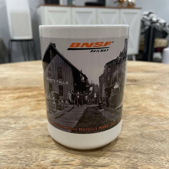 New: BNSF railway safety mug - Picture 2 of 6